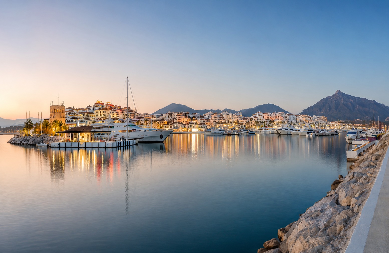 Entorno residencial y mediterráneo de Marbella, España